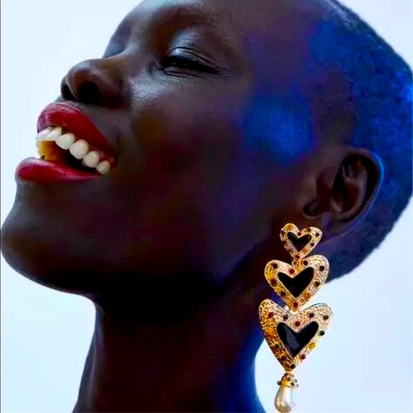 Heart shaped 🖤Geometric🖤 Stud Earrings - Picture 4 of 7